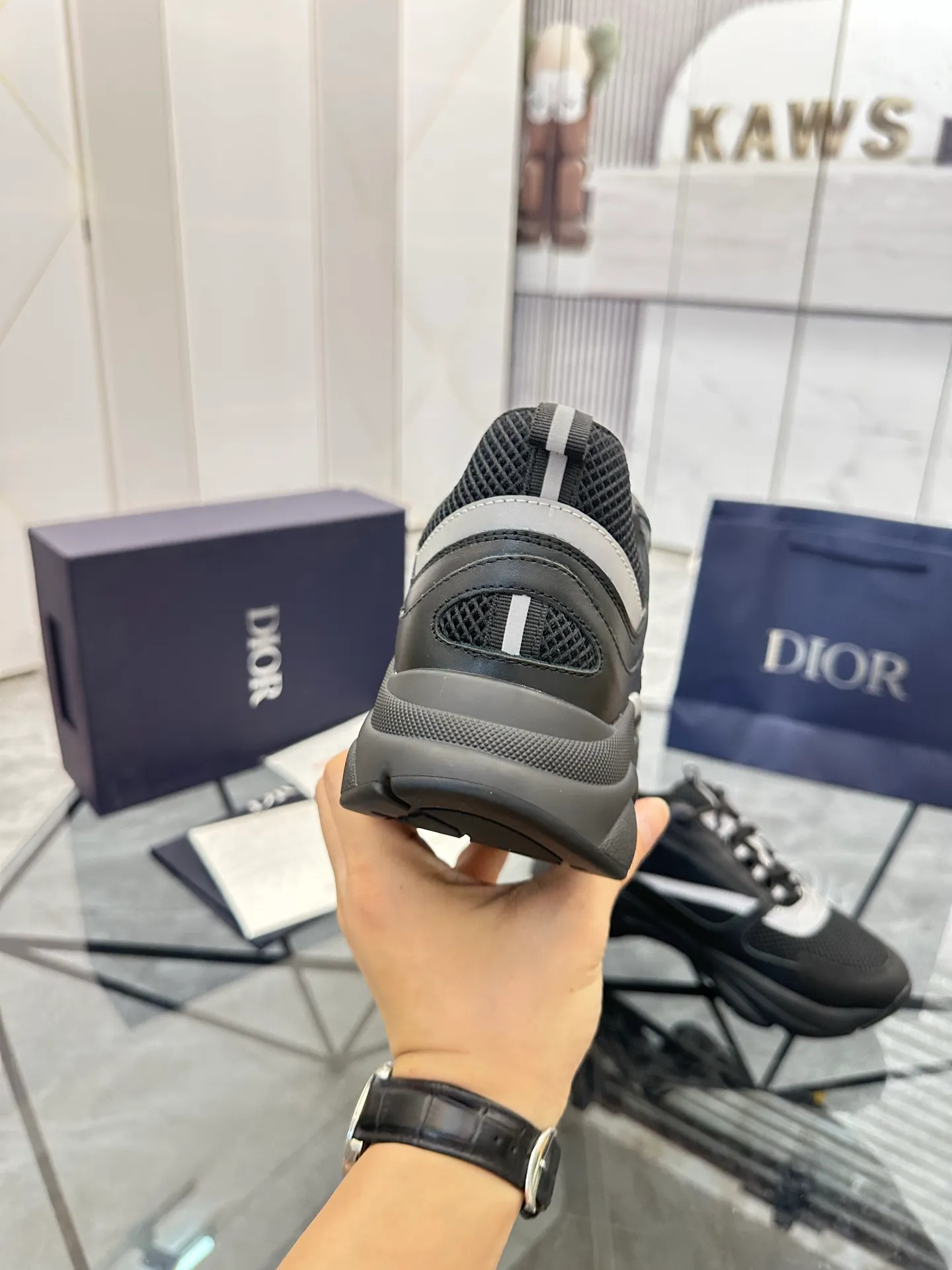 Men's shoes: 💰P460¥ Ready in Guangzhou, fully packaged Product trademark: Dior* "Dior*" low-top casual shoes Regular size: 38-46 (can be customized to 47) B22 Product materials: imported cowhide leather upper spliced ​​with original fabric, breathable lining, original outsole. Number: 920